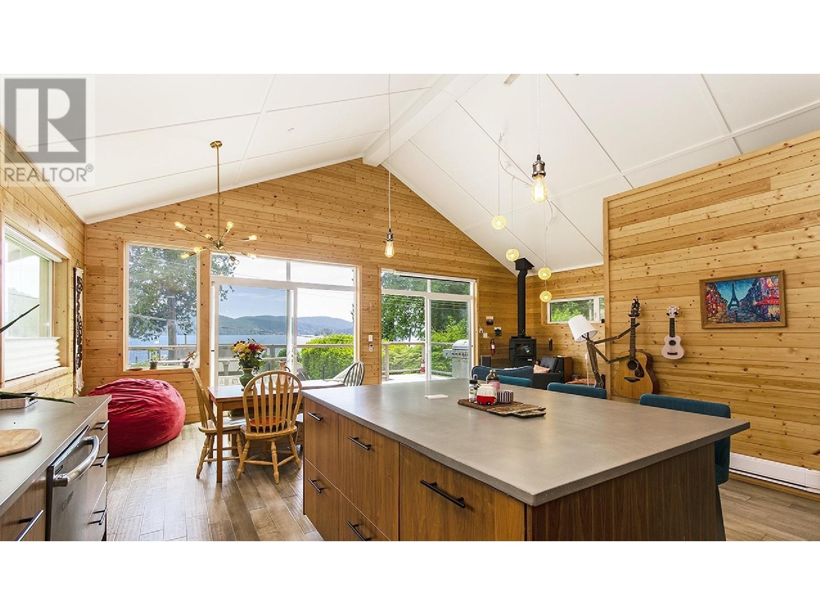 6 Brighton Beach, North Vancouver, BC