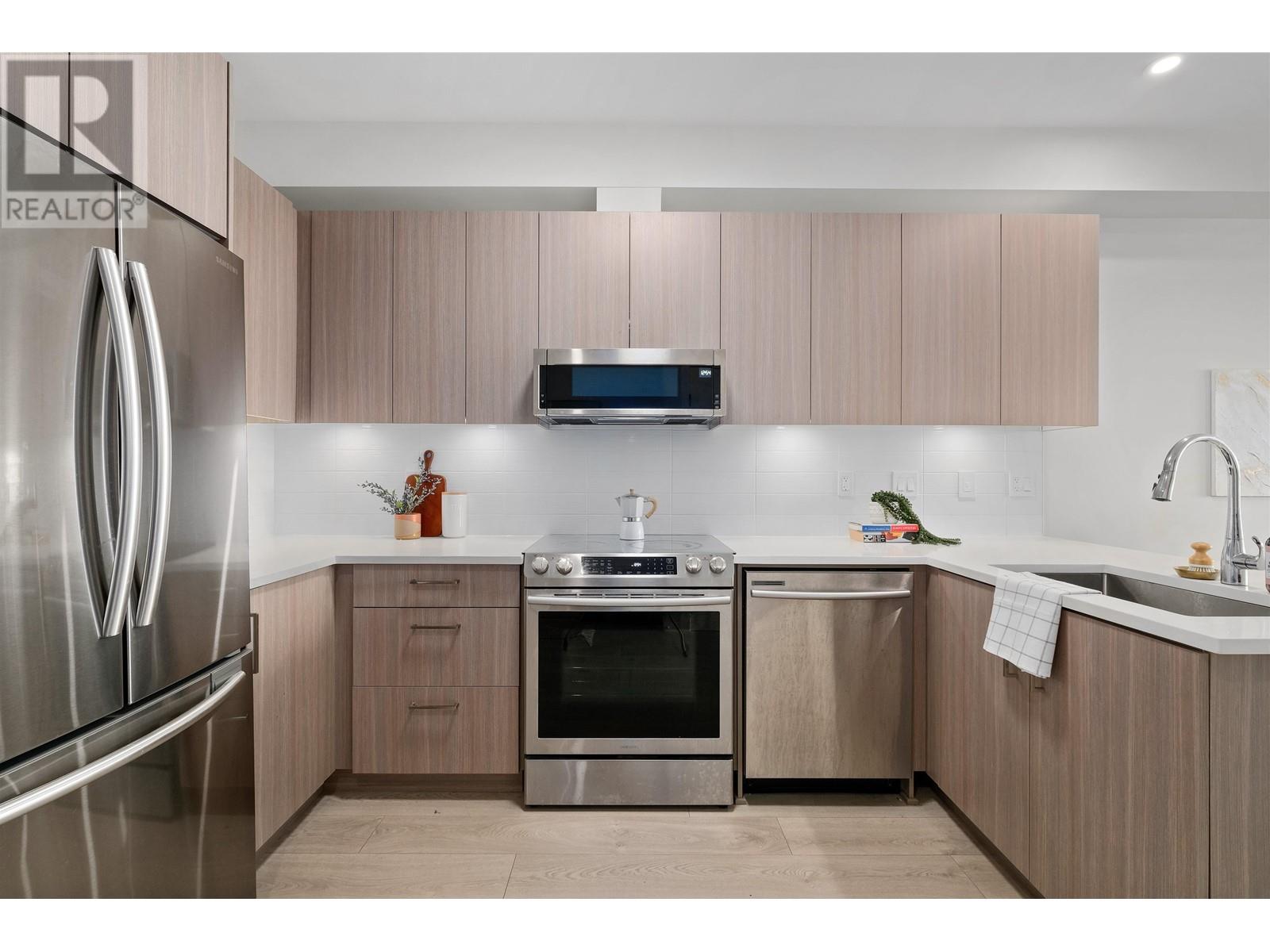 206-1633 Tatlow Street, North Vancouver, BC, V7P 2Z8