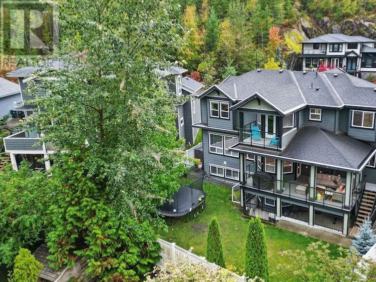 1031 Jay Crescent, Squamish, BC, V8B 0P2