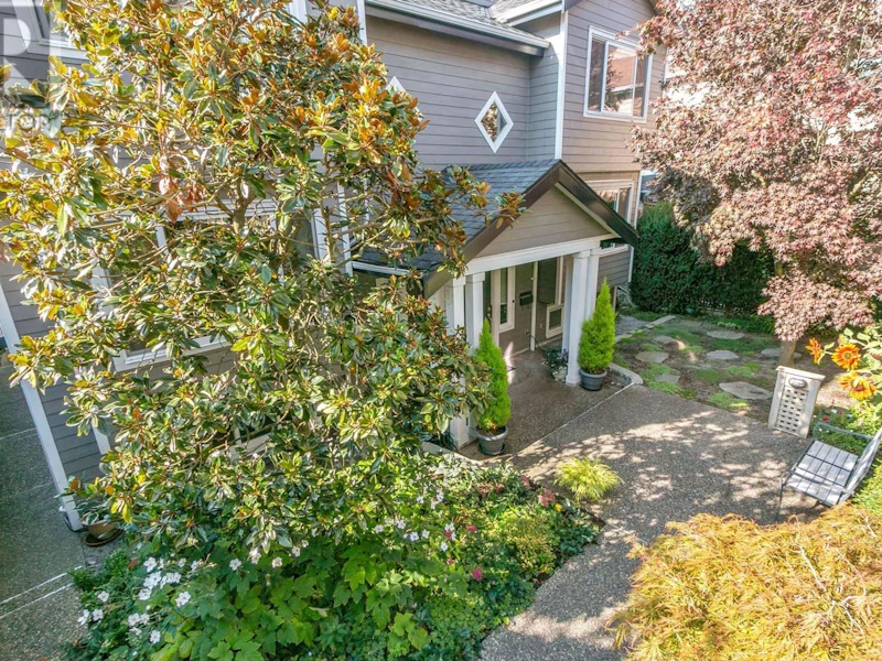 1 - 215 E Keith Road, North Vancouver BC V7L 1V4