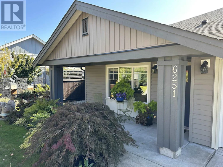 6251 Oracle Road, Sechelt, BC, V7Z 0N7