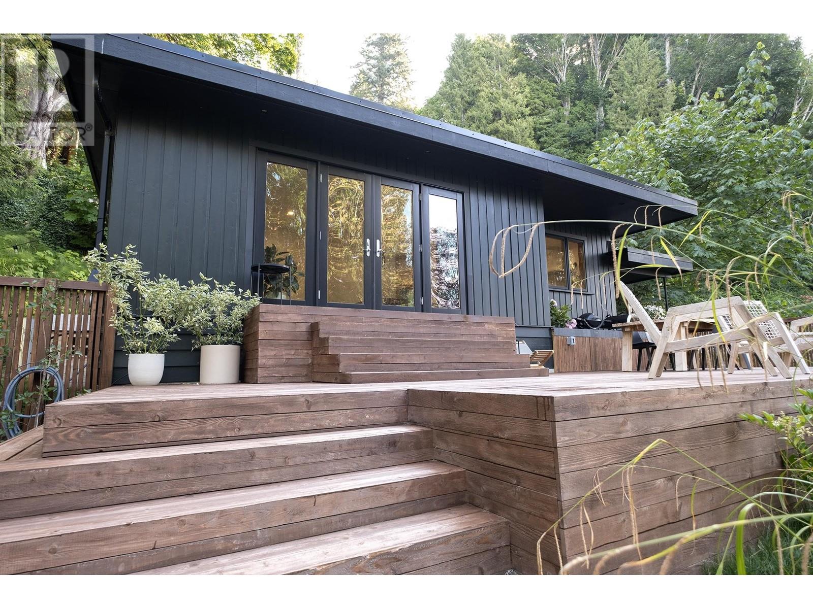 1852 Ocean Beach Beach, Gibsons, BC, V0N 1V5