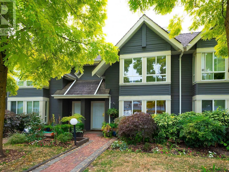 102 - 209 E 6th Street, North Vancouver BC V7L 1P4