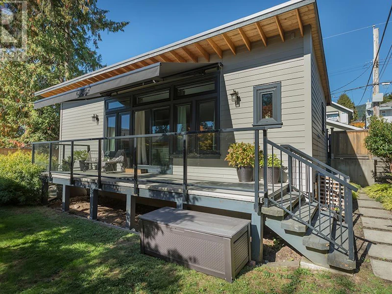 208 E 26th Street, North Vancouver BC V7N 1A8