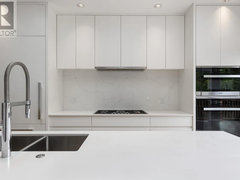 1861 William Street, Vancouver BC V5L 2R7