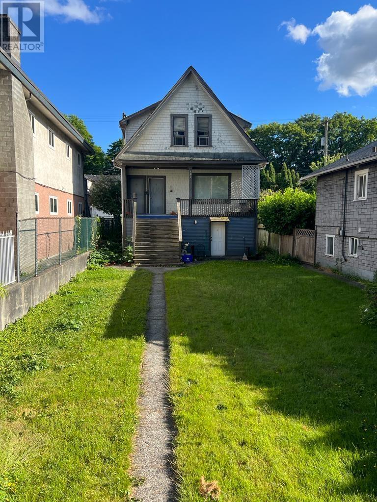 582 West 16th Avenue, Vancouver, BC, V5Z 1S4