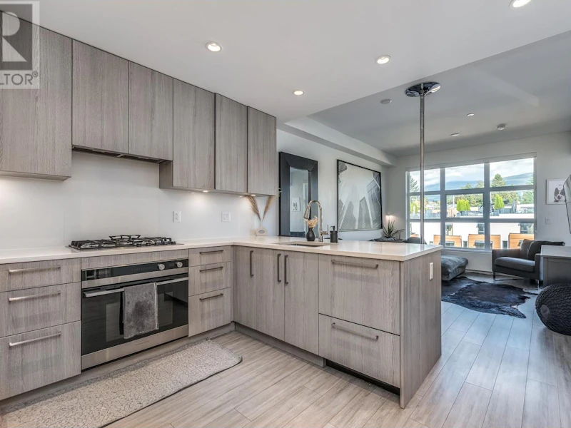 401 - 733 E 3rd Street, North Vancouver BC