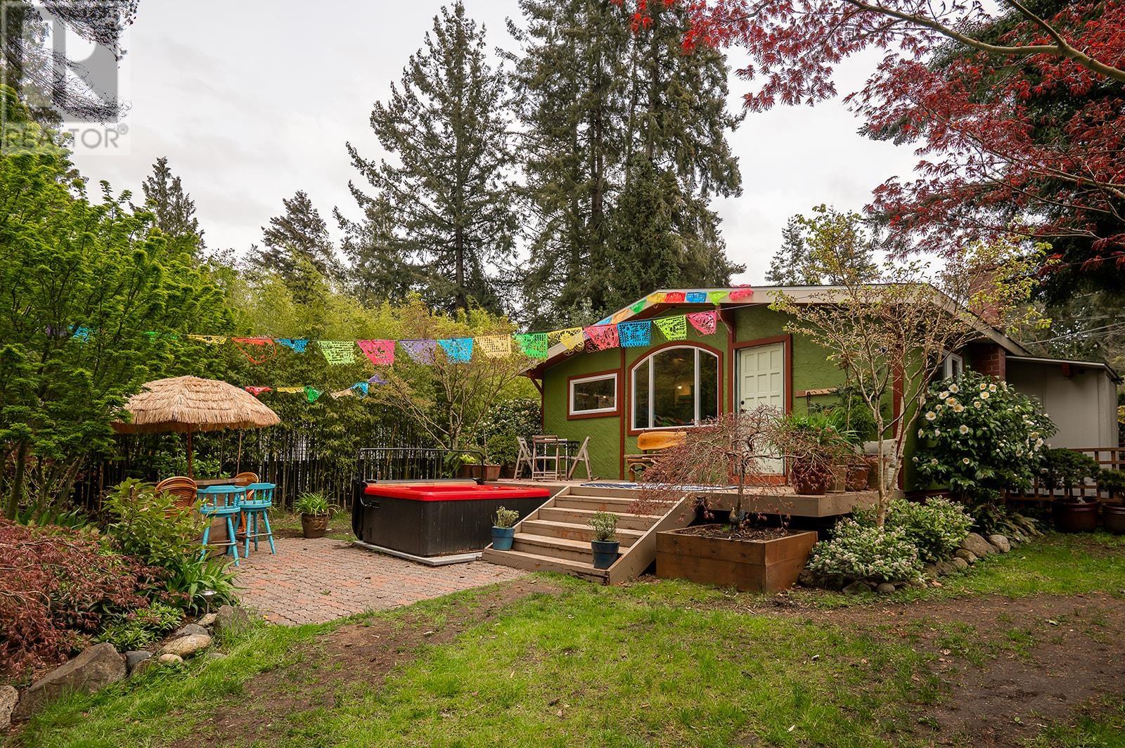 5717 Porpoise Bay Road, Sechelt, BC, V0N 3A0
