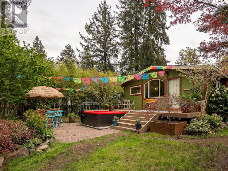 5717 Porpoise Bay Road, Sechelt, BC, V0N 3A0