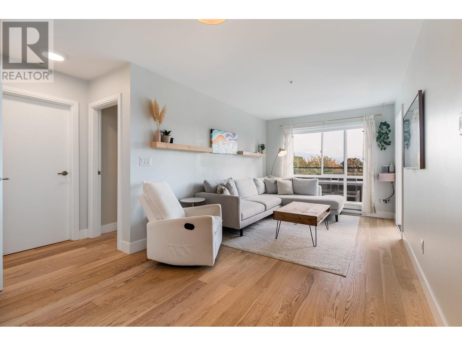 206-233 Kingsway Avenue, Vancouver, BC, V5T 3J5