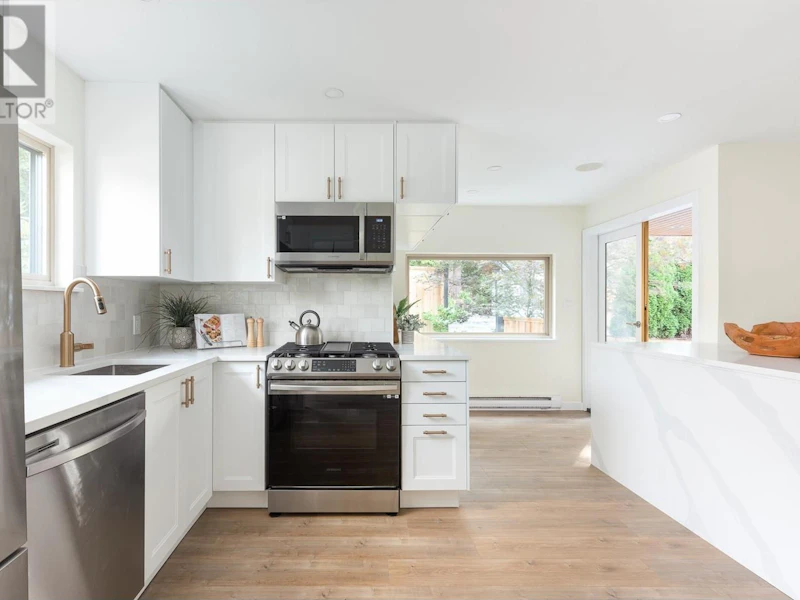 111 E Kensington Road, North Vancouver BC V7N 1P2