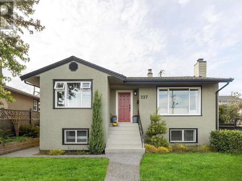 227 E Eighth Avenue, New Westminster BC V3L 4K3