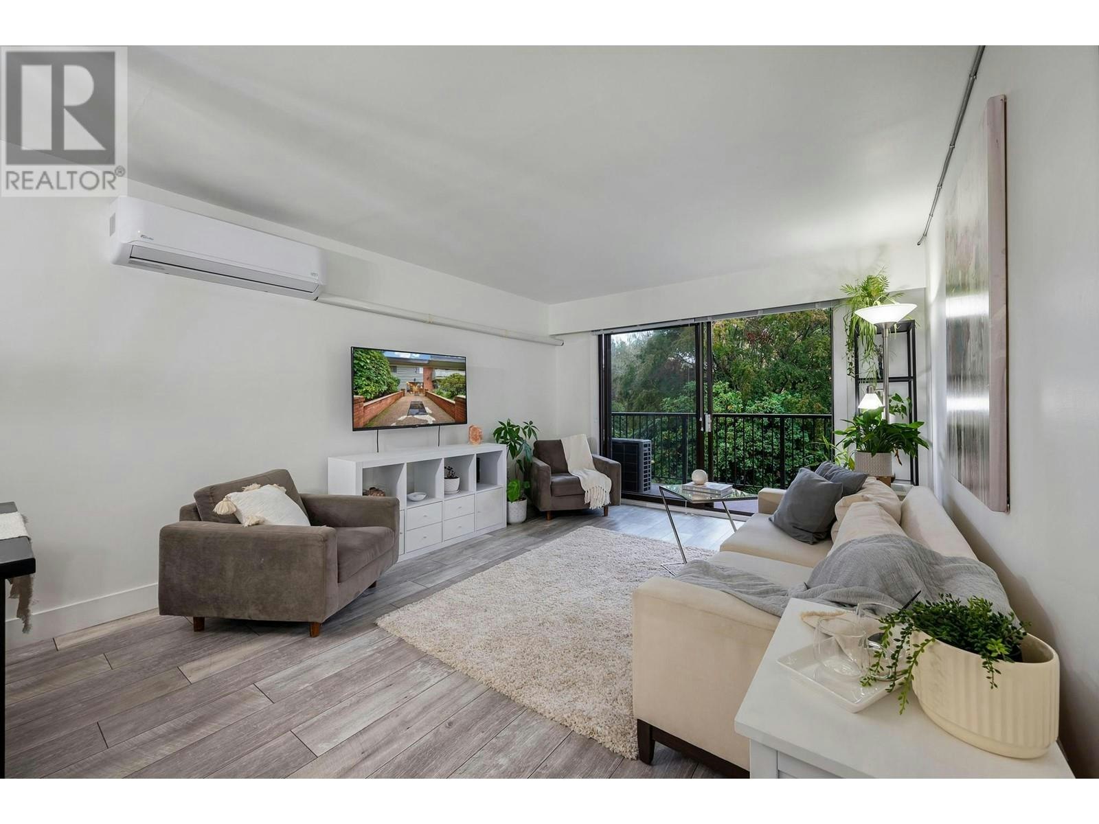 214-2600 East 49th Avenue, Vancouver, BC, V5S 1J8