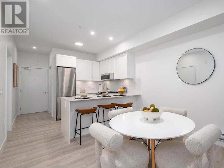 206-2688 Duke Street, Vancouver, BC, V5R 4S9