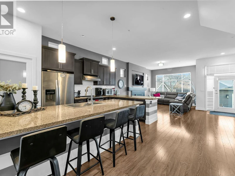 10509 Robertson Street, Maple Ridge BC V2W 0H8