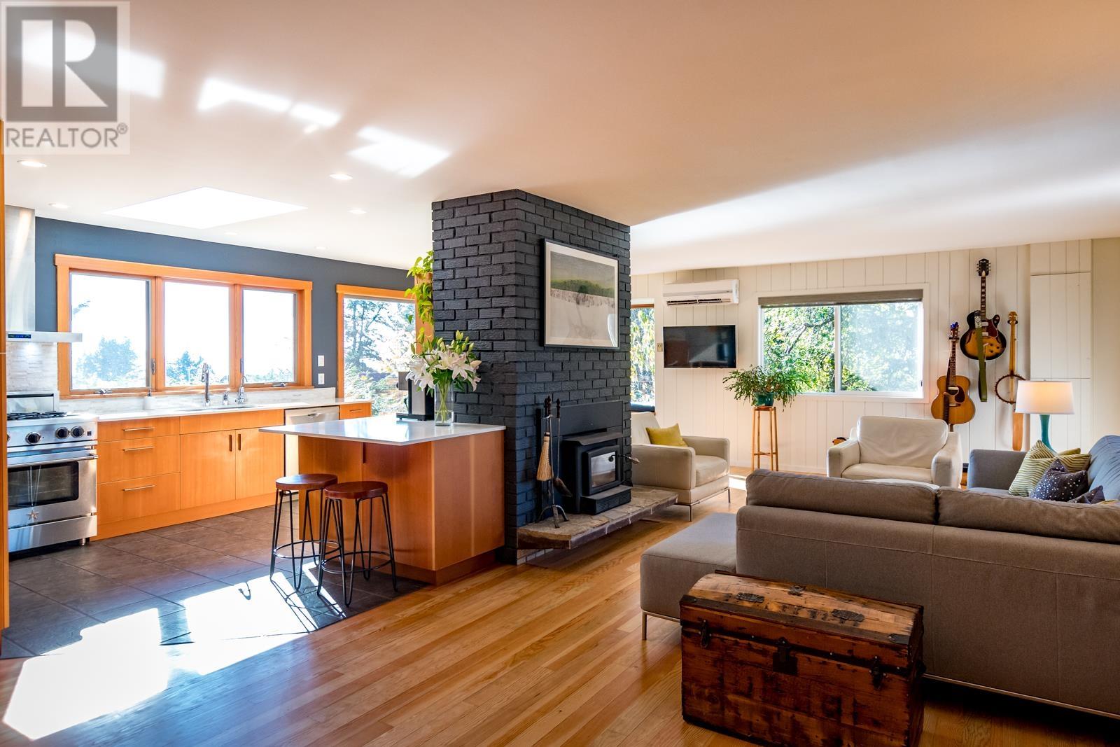 5201 Havies Road, Sechelt, BC, V7Z 0B9