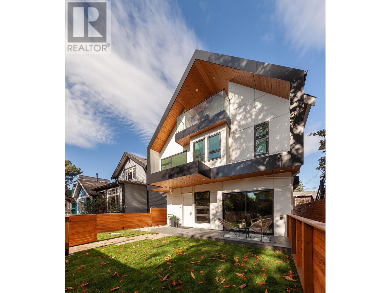 2033 Kitchener Street, Vancouver, BC, V5L 2W6