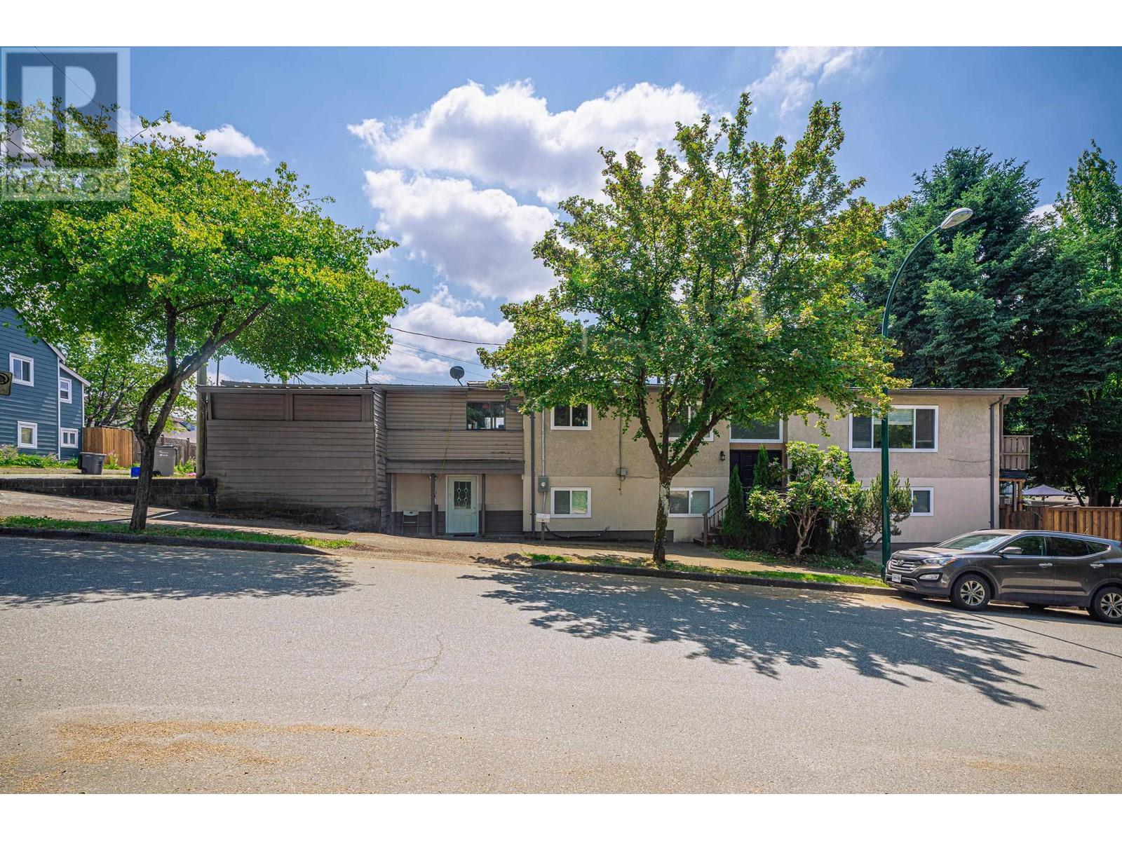 3304 East Georgia Street, Vancouver, BC, V5K 2L4