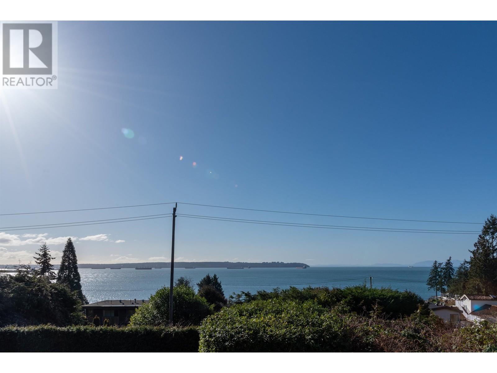 3332 Mathers Avenue, West Vancouver, BC, V7V 2K5