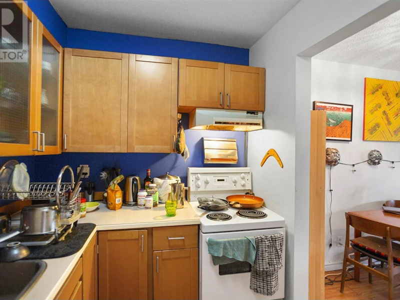 301 - 825 E 7th Avenue, Vancouver BC V5T 1P4