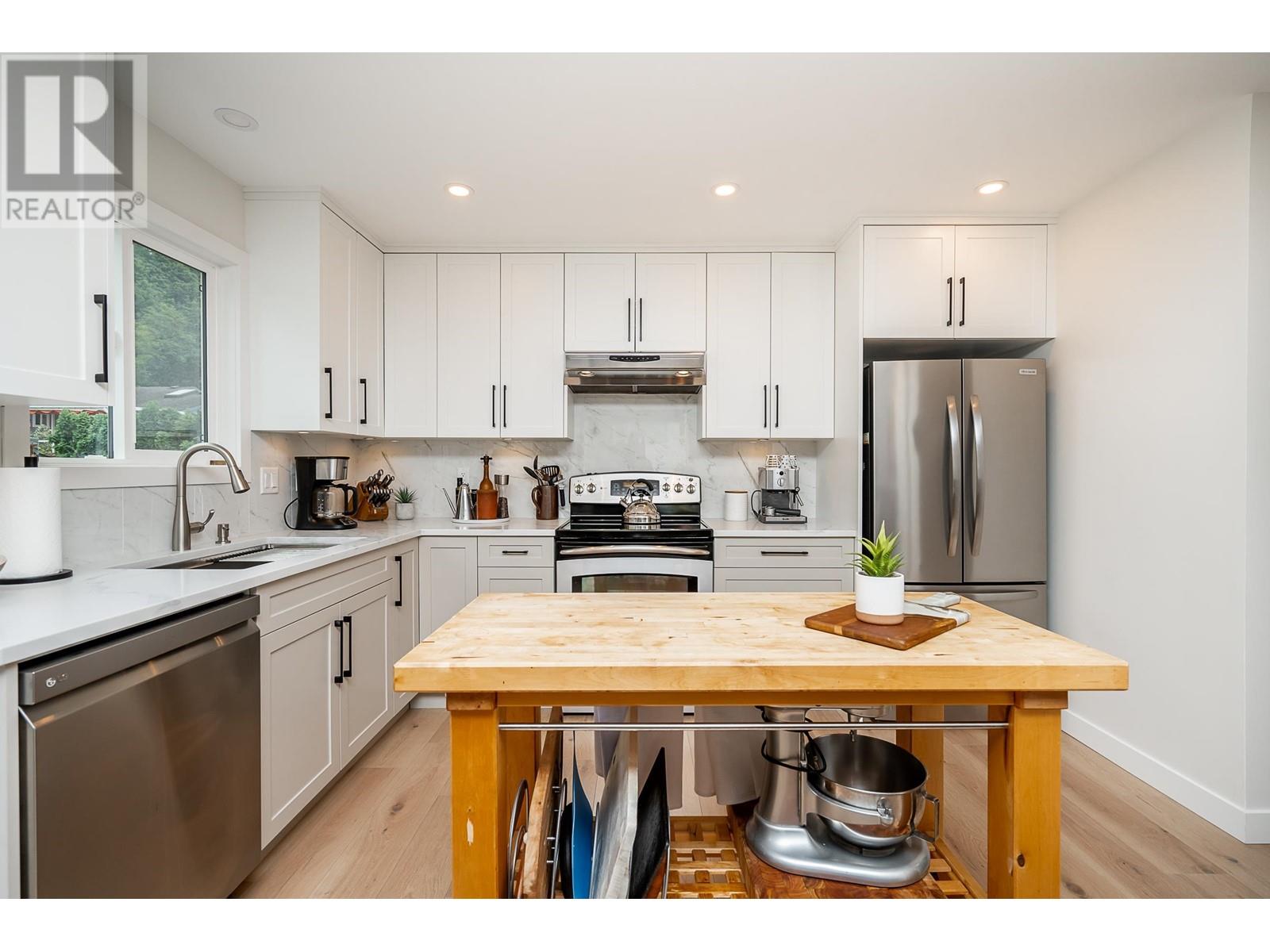 1892 Metcalfe Way, Coquitlam, BC, V3E 1J5