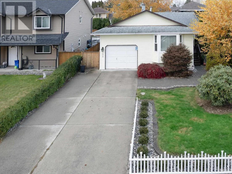 19073 117a Avenue, Pitt Meadows, BC, V3Y 1Y5
