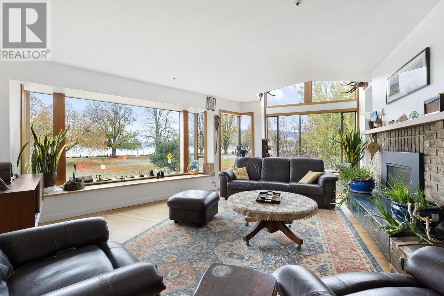 1220 Arbutus Street, Vancouver, BC, V6J 3W6