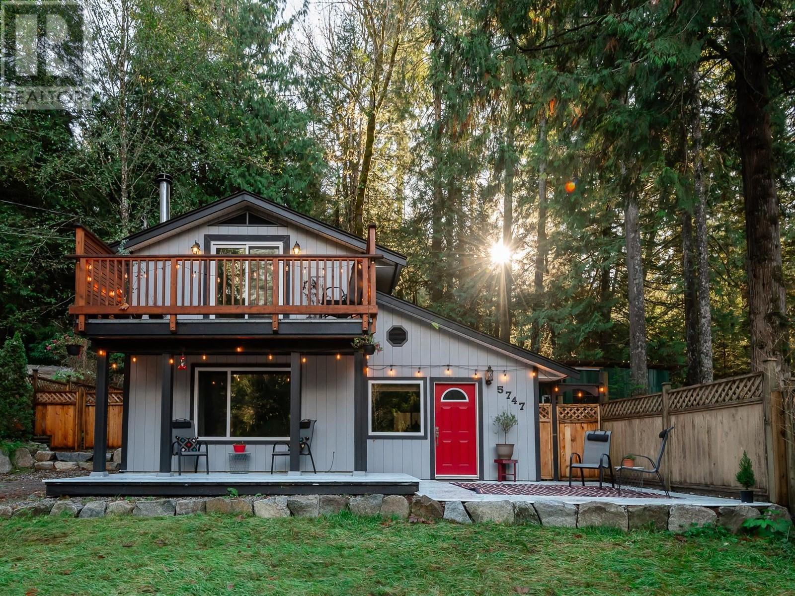 5747 Naylor Road, Sechelt, BC, V7Z 0C7