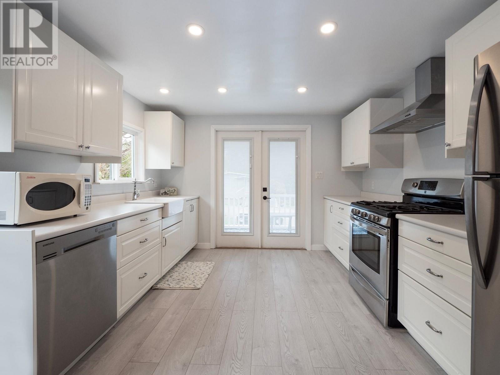 747 Cascade Crescent, Gibsons, BC, V0N 1V9