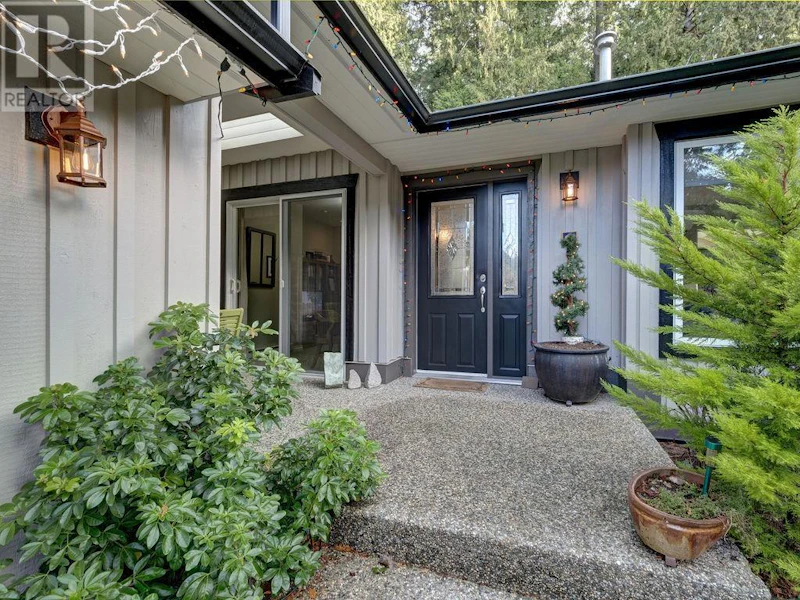 3474 Beach Avenue, Roberts Creek BC
