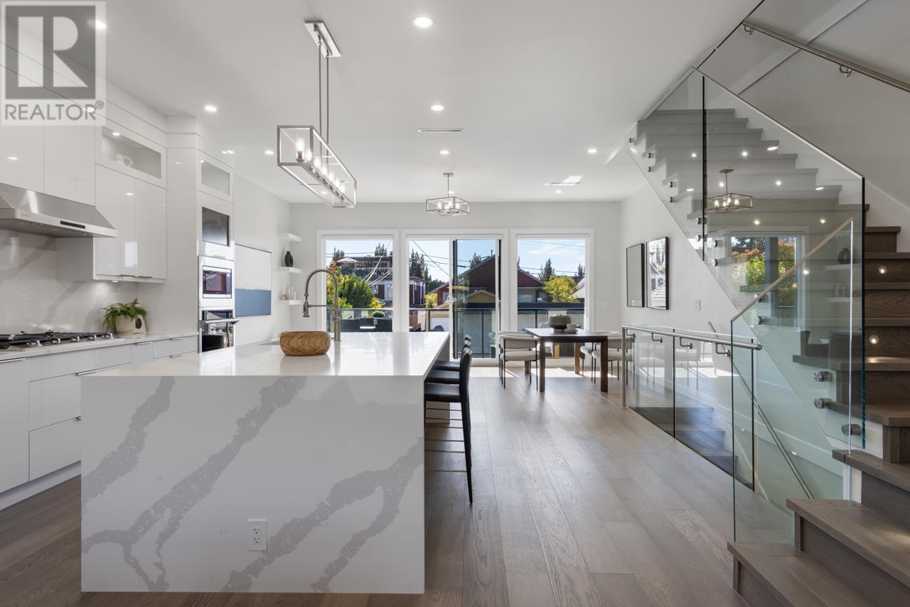 251 West 18th Street, North Vancouver, BC, V7M 1W7