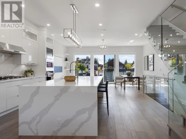 251 West 18th Street, North Vancouver, BC, V7M 1W7