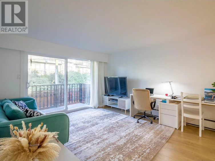 210-270 West 1st Street, North Vancouver, BC, V7M 1B4