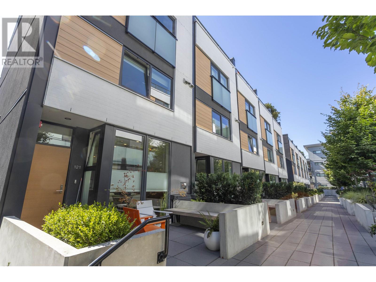 121-649 East 3rd Street, North Vancouver, BC, V7L 1G6