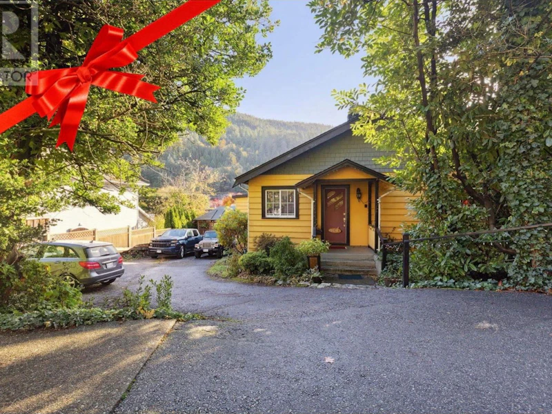 6610 Nelson Avenue, West Vancouver BC V7W 2B1