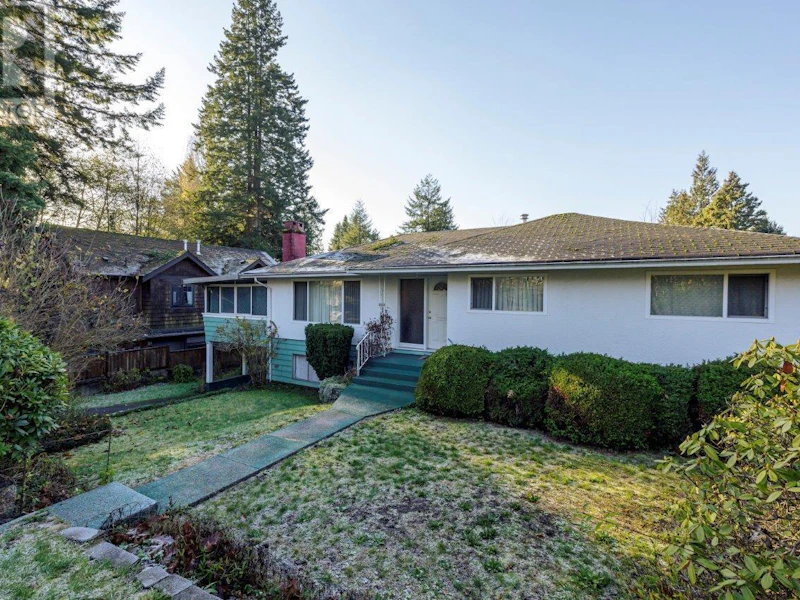 2237 Chesterfield Avenue, North Vancouver BC