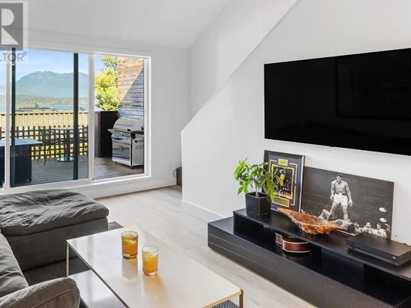 302 - 2458 York Avenue, Vancouver BC V6K 1E1