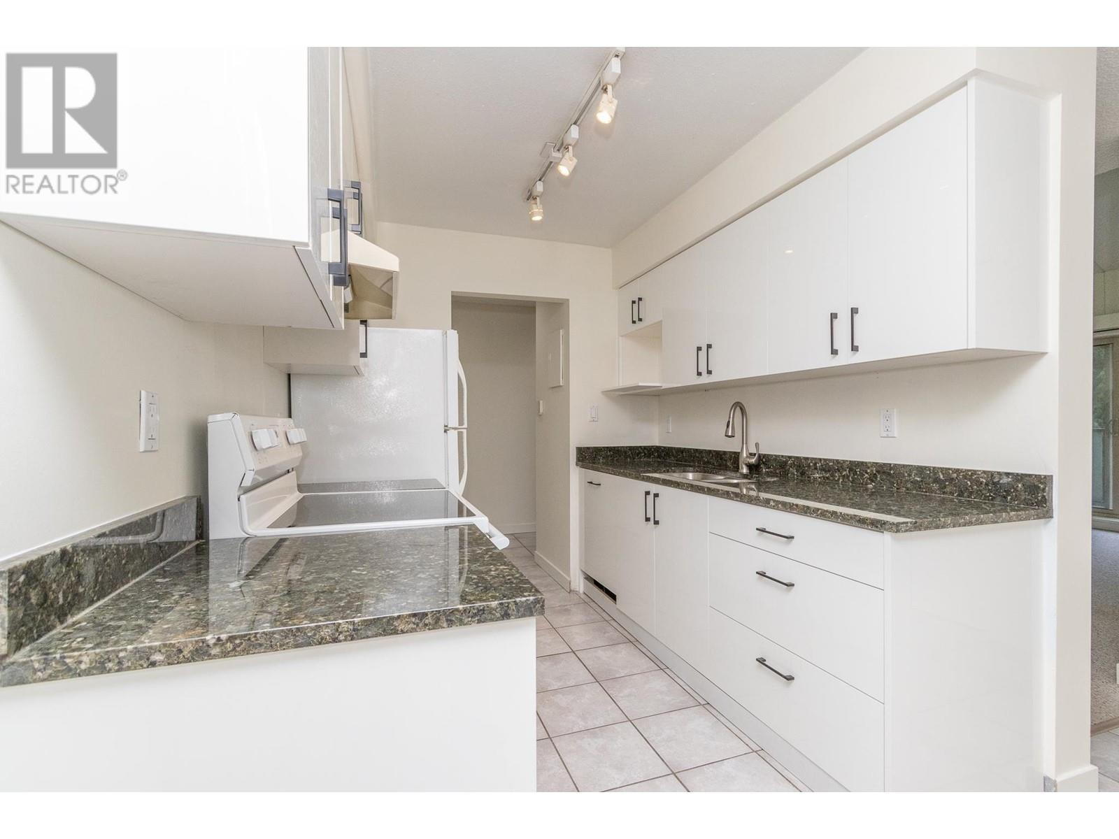 318-4363 Halifax Street, Burnaby, BC, V5C 5Z3