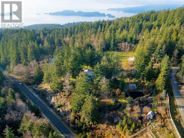 620 Laura Road, Bowen Island, BC, V0N 1G2