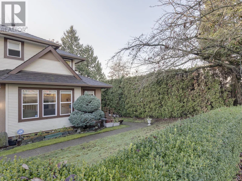 7 - 1290 Laval Square, Coquitlam BC V3K 2E3