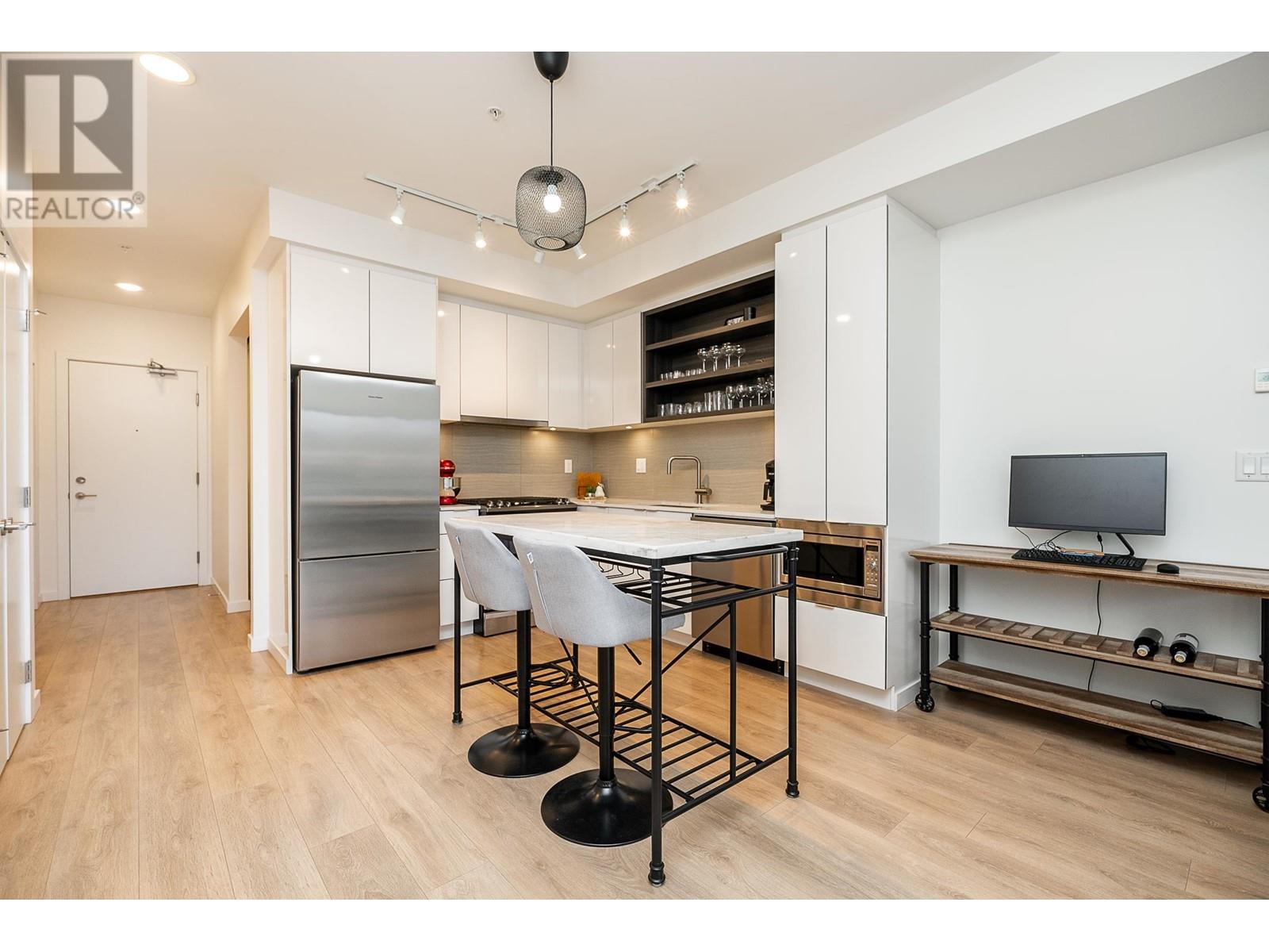 418-725 Marine Drive, North Vancouver, BC, V7M 0G2