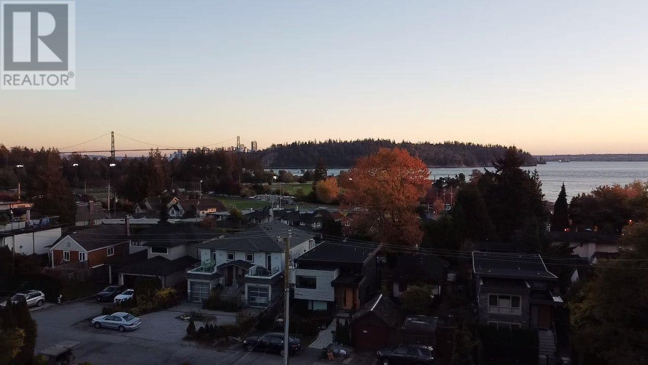 1281 Clyde Avenue, West Vancouver, BC, V7T 1E6
