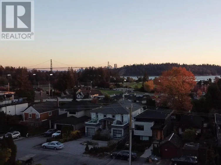 1281 Clyde Avenue, West Vancouver, BC, V7T 1E6