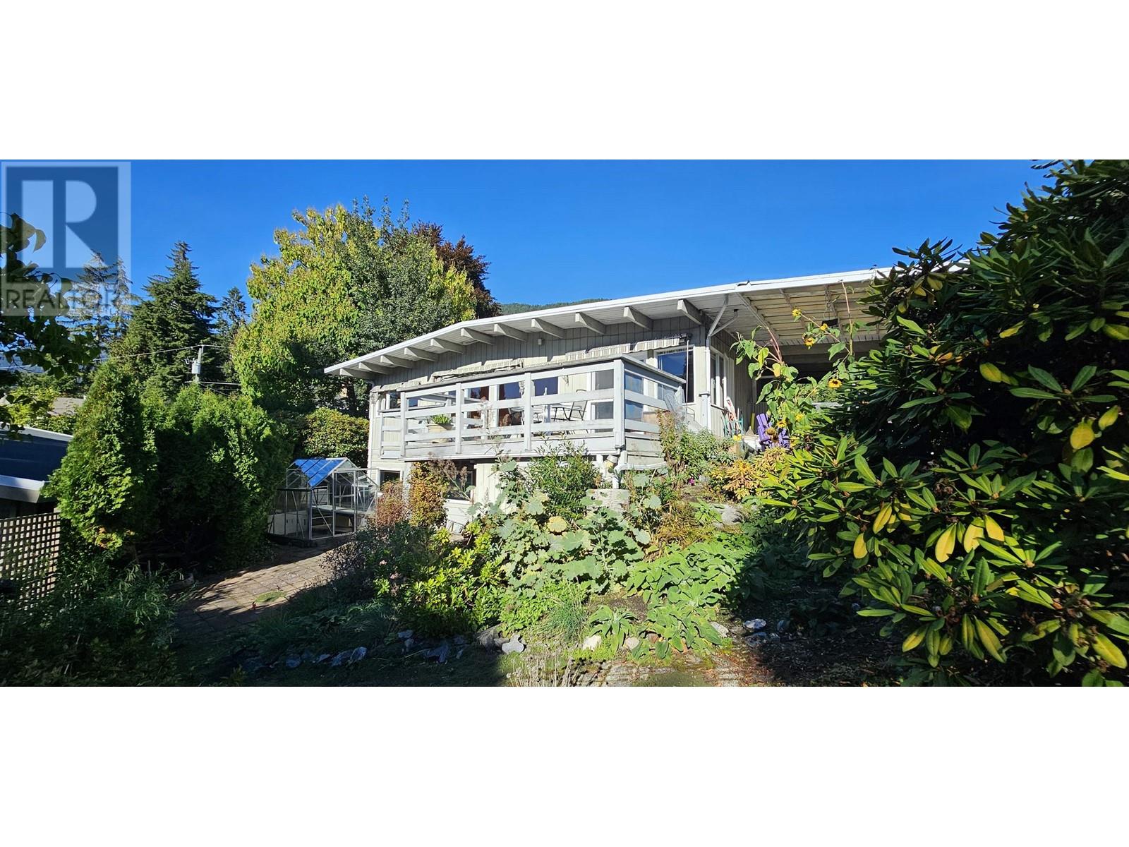 803 Crystal Court, North Vancouver, BC, V7R 2B7