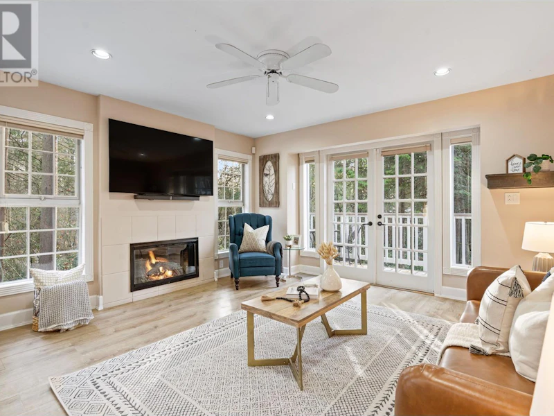 1956 Wolfe Street, North Vancouver BC V7M 2Z3
