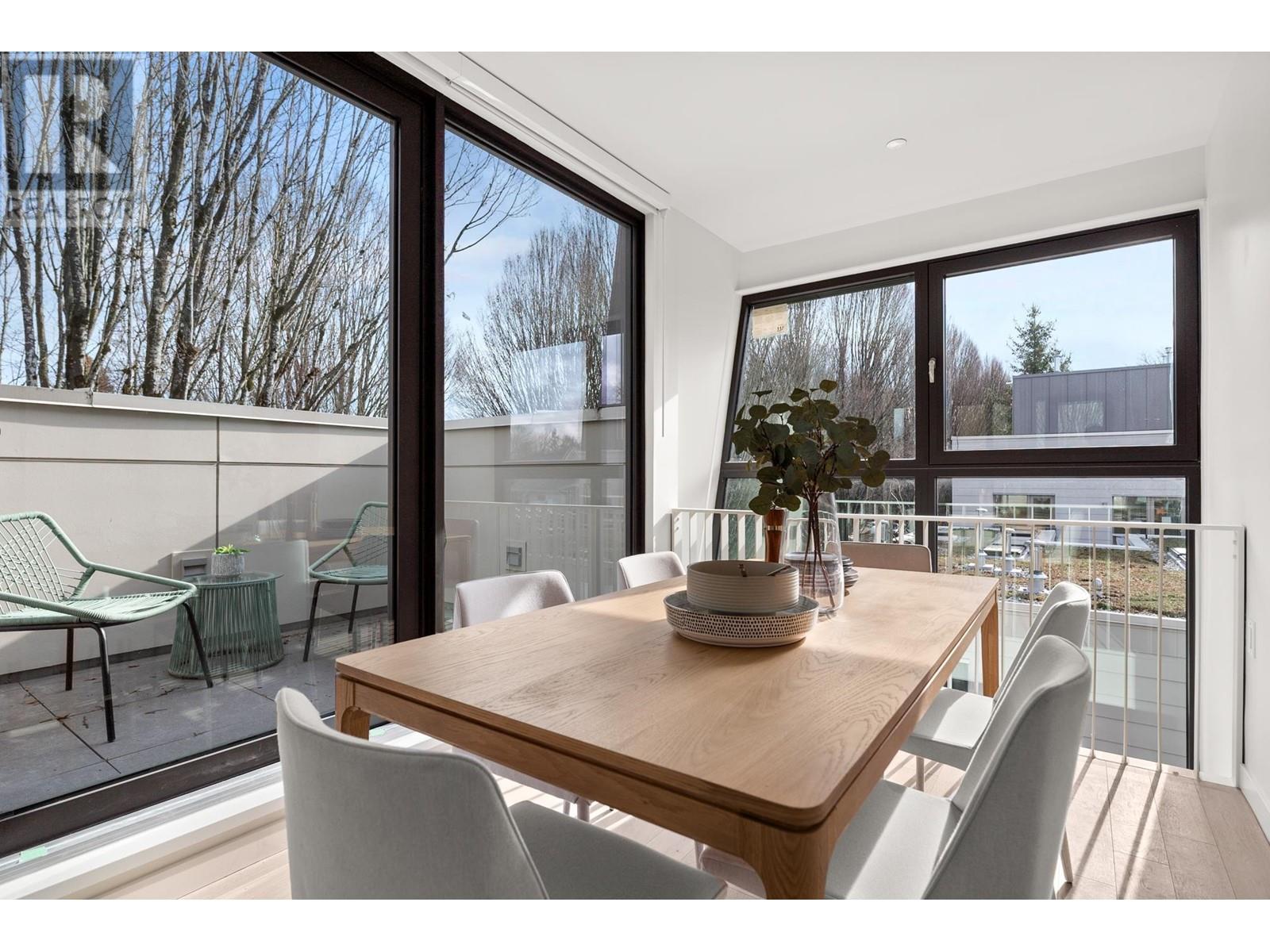 5-6 West 17th Avenue, Vancouver, BC, V5Y 1Z4
