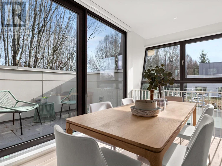 5-6 West 17th Avenue, Vancouver, BC, V5Y 1Z4