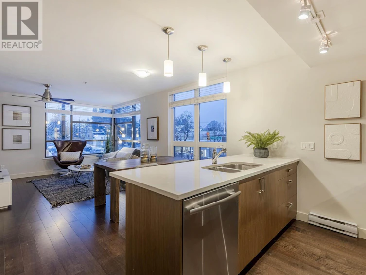 206-222 East 30th Avenue, Vancouver, BC, V5V 2V1