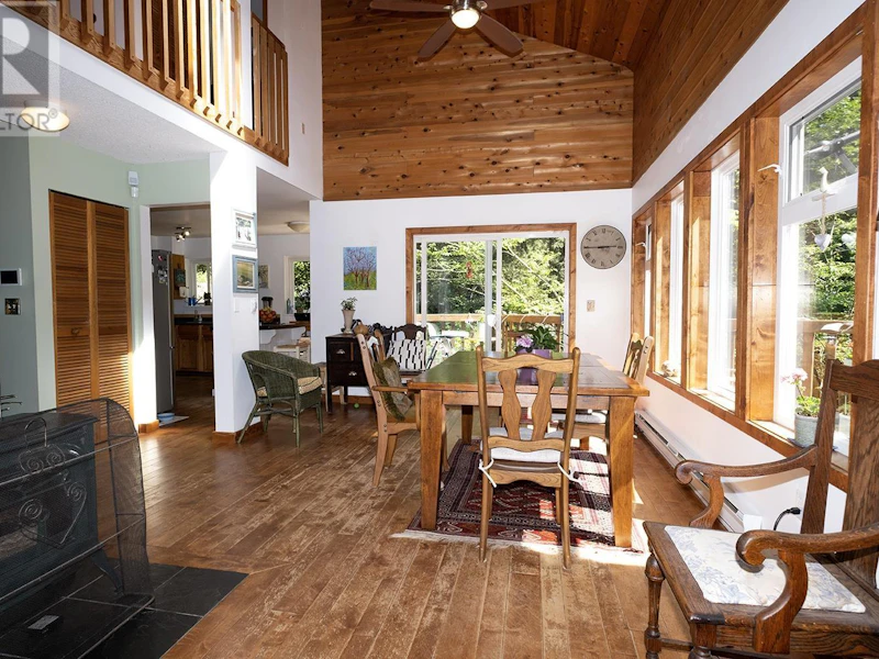 2821 Lower Road, Roberts Creek BC