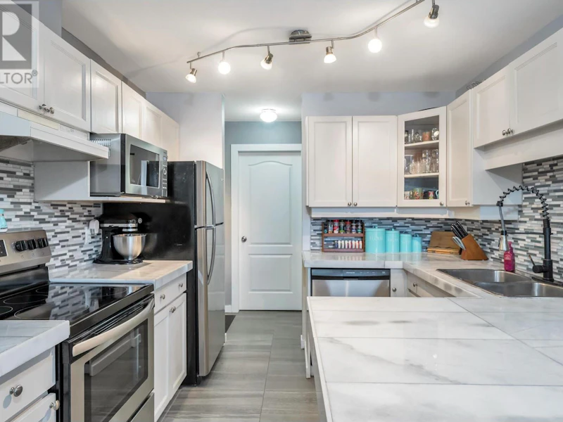 301 - 22722 Lougheed Highway, Maple Ridge BC V2X 2V6
